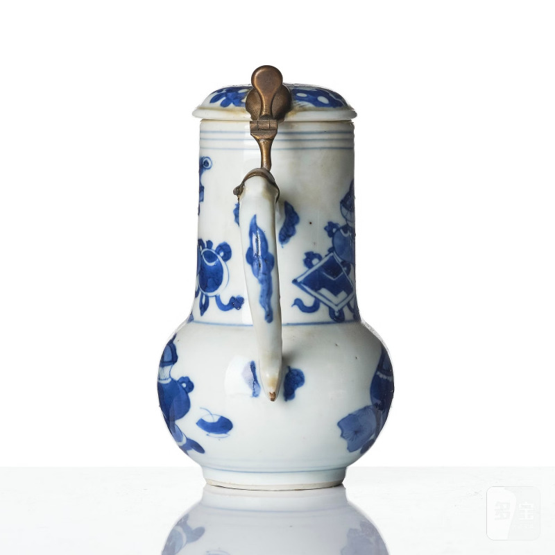 A blue and white jug with cover, - 图4